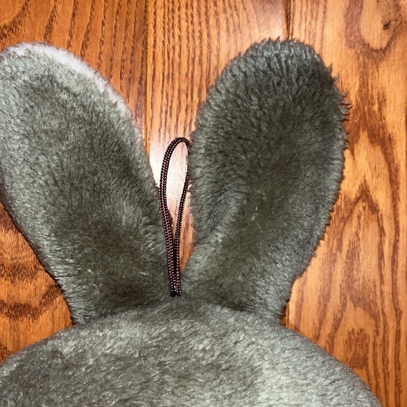 House of hull bunny with zippered back storage for pajamas/toys - Picture 6 of 9